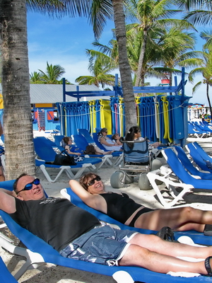 Robin and I hang around for a quiet rest under the palms.