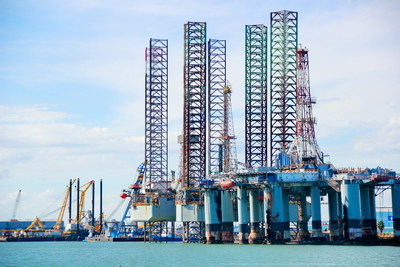 Oil rig in dry dock across from the Fisherman's Wharf Restaurant and Pier 21, Galveston, TX.