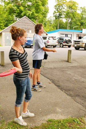Learning techniques to toss a disc while we had lunch.