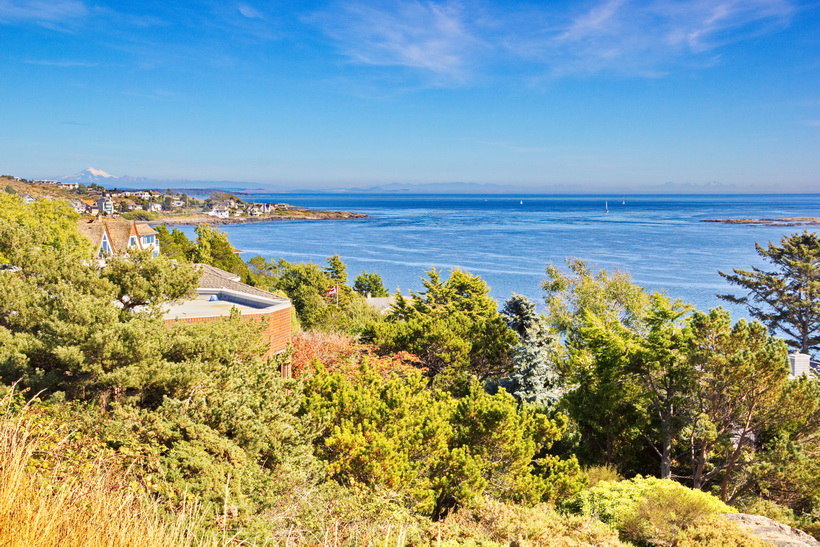 Scenic overlook of the Strait of Juan de Fuca from the Scenic Ocean drive in Victoria, British Columbia.